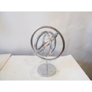 Sphère armillaire moderne en aluminium Sculpture abstraite Décoration intérieure Art Métallique Argent Ornement de table Contemporain - Product Image 2