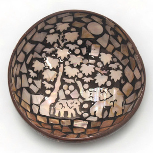 Bol en coquille de noix de coco incrusté de nacre, bol de service décoratif naturel et écologique de luxe pour la salle à manger et le style d'intérieur - Product Image 1