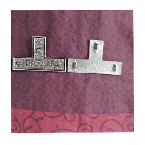 Collier maçonnique personnalisé rouge avec broderie 3D, garniture dorée et badge métallique – Qualité supérieure, fabrication OEM, modèle 2025 - Product Image 5