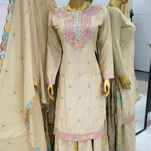 Traje Sharara de Diseño para Mujer, con Bordado de Hilo de Seda Chinon y Piel Sintética, con Lentejuelas, por FabZone - Product Image 1