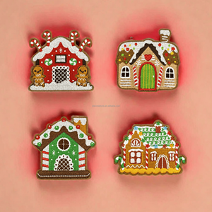Parche Bordado Termoadhesivo con Diseño de Casa de Dulces Navideña para Prendas - Product Image 1