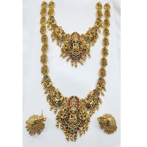 Ensemble de bijoux temple en or antique Collier et boucles d'oreilles de mariée Lakshmi Kasu classique pour les mariages, les fêtes et les fiançailles - Product Image 1