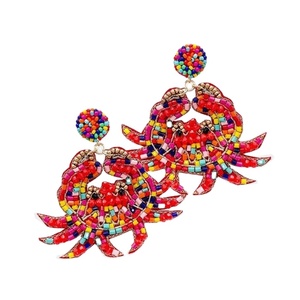 Pendientes hechos a mano con cuentas de cangrejo, arcoíris, bohemio, Verano - Product Image 1