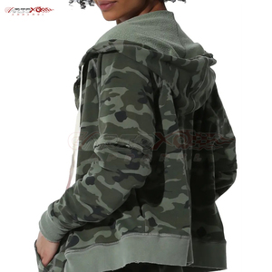 Sweat à capuche zippé respirant à manches longues pour femmes avec poches latérales et design ajusté Sweat à capuche zippé respirant pour femmes - Product Image 2
