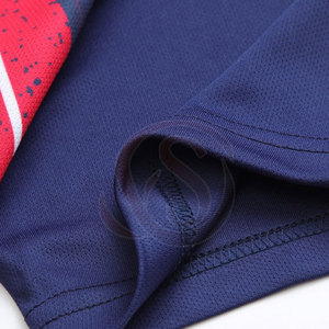 ชุดยูนิฟอร์มฟุตบอลไซส์ใหญ่แบบสั้นขายส่งจากโรงงาน ชุดเสื้อฟุตบอลออกแบบเองได้ ผลิตจากโพลีเอสเตอร์ 100% แห้งเร็ว ระบายอากาศได้ดี - Product Image 4