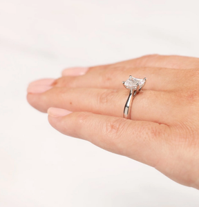 Anillo de compromiso solitario de moissanita con corte radiante para mujer, nuevo diseño, plata de ley, regalo para fiesta de bodas - Product Image 4