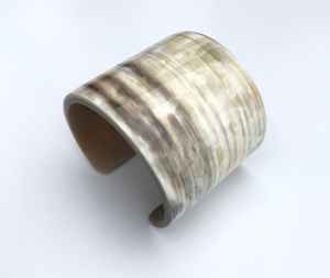 กำไลแฟชั่นลายเขาควายพร้อมไข่มุกสำหรับใส่ต้อนรับและให้ของขวัญดีไซน์ล่าสุด - Product Image 1