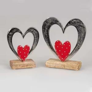 Ensemble de deux figurines d'anges de Noël décoratives en métal argenté avec bases et têtes en bois, élégant pour la table ou l'étagère de Noël - Product Image 5