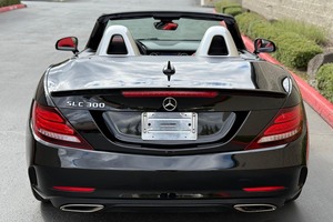 รถยนต์เมอร์เซเดส-เบนซ์ SLC300 เทอร์โบ 4 สูบ ปี 2018 รุ่นพรีเมียมมือสอง - Product Image 2