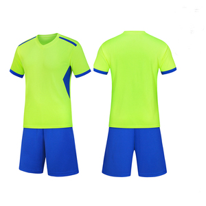 Vente en gros de maillots de football rouge et blanc pour enfants OEM 100% polyester sublimation imperméable séchage rapide uniforme de sport - Product Image 5