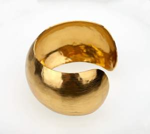 Brazalete ancho de diseñador floral de latón puro 100% hecho a mano, brazalete ajustable, Regalo para mamá - Product Image 2