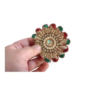 Emblema de tecido paquistanês e lantejoulas com apliques de ouro e flor vermelha verde bonita | Emblemas de ouro personalizados