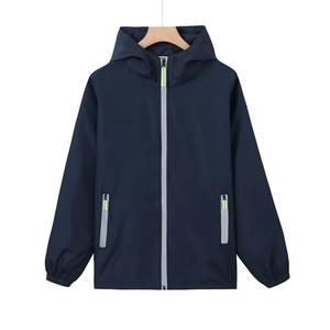 Chaquetas cortavientos para hombre de tela compuesta de nuevo estilo, chaquetas decentes clásicas cómodas con capucha reflectantes impermeables de alta calidad - Product Image 4