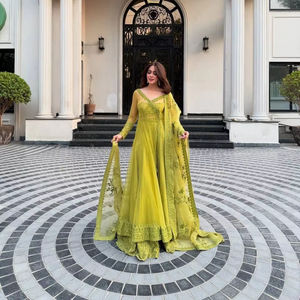 ชุดเดรสอินโดเวสเทิร์นลายปักเลื่อมผีเสื้อสำหรับงานเลี้ยงรับรอง - Product Image 1