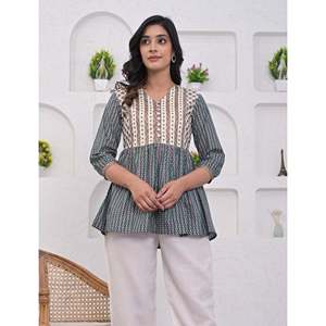 Top Corto Estampado de Algodón Oliva Bordado, Hecho de Tela Popelina - Product Image 1