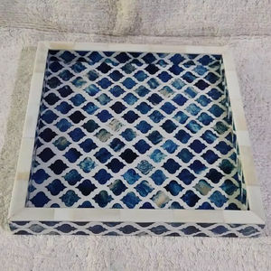 Bandeja para servir con incrustaciones de hueso azul con patrón marroquí - Product Image 1