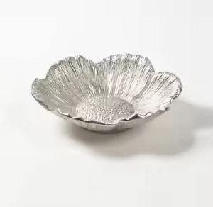 Serie de Vajilla de Metal Pulido para una Elegante Presentación en la Mesa - Product Image 3