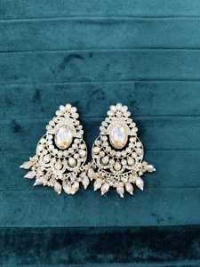 Impresionante diseño tradicional de perlas de piedra Kundan con chapado en sombra pendiente de joyería de moda para mujer - Product Image 3