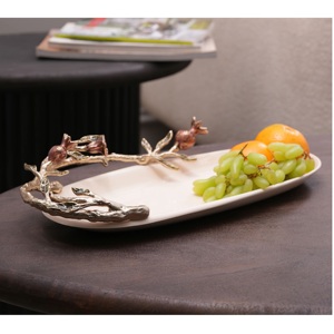 Plateau de service ovale en aluminium doré pour les mariages et dîners du Ramadan pour le service des aliments et la table décorative - Product Image 1