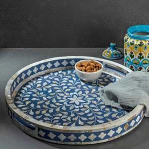 Plateau de service en résine de qualité supérieure fabriqué à la main, pièce unique avec une qualité et un matériau extra optimales à un prix très élevé - Product Image 3