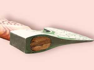 Rìu chiến Viking thủ công với Lưỡi thép carbon cao và tay cầm gỗ hồng sắc thanh lịch thiết kế khắc cho cắm trại ngoài trời - Product Image 5