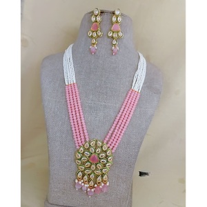 Ensemble collier long et boucles d'oreilles classiques et élégants en plaqué or avec pierre en moissanite et aspect perle, bijoux pour femmes, cadeau pour mariage ou fête - Product Image 1