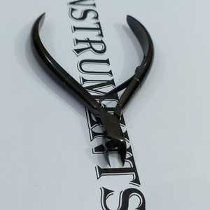 Coupe-ongles extra tranchant en acier inoxydable Raffineurs Coupe-ongles à cuticules à revêtement noir Produit de beauté pour le groupe d'âge des bébés - Product Image 2