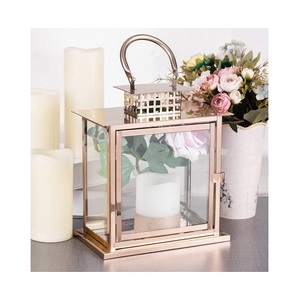 Juego de Tres Faroles Colgantes de Diferentes Tamaños, Hechos a Mano con Madera y Vidrio, para Uso en el Hogar, Hoteles y Bodas - Product Image 3