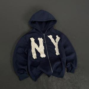 Sweat à capuche Grunge Revival avec patchs usés, style vintage délavé, coupe oversize, pièce phare de style urbain - Product Image 5