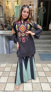 Lanzamiento de Nueva Colección de Kurta Festiva de Diseñador, Tela Palazzo de Algodón Puro con Bordado y Trabajo de Espejos Reales, Reversible para Fiestas - Product Image 5