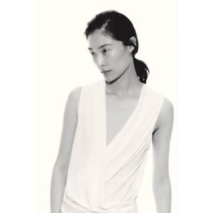 เสื้อกล้ามถักไหมพรมแขนกุดสำหรับผู้หญิง ระบายอากาศได้ดี เหมาะสำหรับออกกำลังกาย ตกแต่งด้วยริ้วจีบ  รับสกรีนโลโก้  ไซส์เดียว ใส่ได้ตั้งแต่ XS - Product Image 1