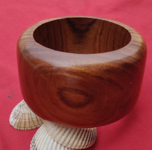 Bracelet de mode en bois lisse de style tendance fait à la main pour les femmes polies améliorer les tenues décontractées traditionnelles grands cadeaux fabriqués en inde - Product Image 1