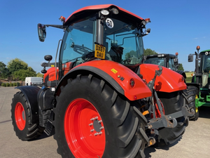 Tractor Kubota M7151 usado de 120HP con cabina cerrada para la venta. - Product Image 2