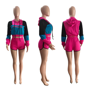 Conjunto Deportivo de Dos Piezas para Mujer con Bloques de Color Personalizados, Chaqueta con Capucha y Pantalones Cortos, Cortavientos Ligero de Nailon, Estilo Urbano - Product Image 1