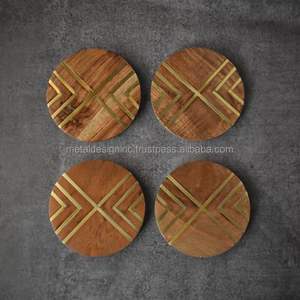 ถาดรองแก้วไม้อะคาเซียหรูหราพร้อมถาดรองแก้วทรงกลมทำจากทองเหลืองสำหรับภาชนะบนโต๊ะอาหารและของขวัญสำหรับงานกิจกรรม - Product Image 1