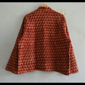 Chaqueta de algodón reversible para mujer Abrigo de invierno acolchado con patrón floral y decoración de botones Ropa de mujer corta tejida a mano - Product Image 3