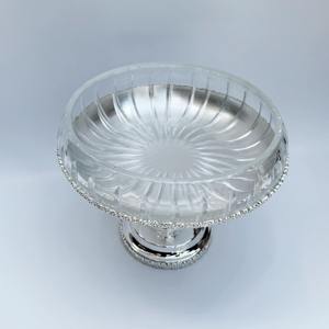 Bol sur pied en verre et métal argenté de qualité supérieure, parfait pour servir des desserts, des bonbons, des collations, des repas en famille et des occasions de célébration - Product Image 5
