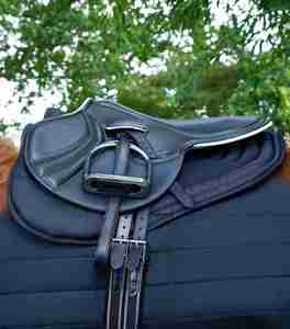 Selle de cheval Tech Grip Pro Correction 2026, conception de logo personnalisée, service OEM en gros, selle durable et confortable - Product Image 5