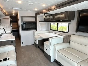 ผู้จำหน่ายรถบ้านมือสอง ปี 2023 รุ่น Coach men RV Encore Class A เครื่องยนต์แก๊ส 355DS พร้อมขาย - Product Image 6