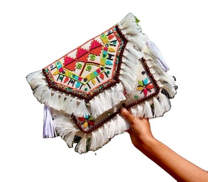 Artisanat de luxe Banjara sac à main pour femmes sacs à bandoulière en tissu véritable avec conception brodée soirée Banjara sac à main - Product Image 1