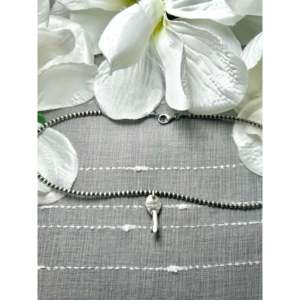 Collar George Rios con Incrustaciones de Ostra Espinosa y Diamantes, Diseño de Gota de Agua, Chapado en Oro Rosa, Platino y Rodio - Product Image 2