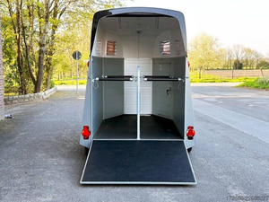 Compre un Remolque para Caballos con Estructura de Aluminio Estándar Australiano, Establos Móviles para Caballos, Remolque Resistente para el Transporte de Ganado - Product Image 5