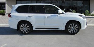 เล็กซัส LX 570 ปี 2017 รถ SUV มือสอง พวงมาลัยซ้าย เครื่องยนต์เทอร์โบ เกียร์อัตโนมัติ ภายในสีอ่อน ระบบขับเคลื่อนสี่ล้อ เบาะหนัง ระบบควบคุมความเร็วอัตโนมัติแบบแปรผัน ล้อแม็ก R19 หลังคาพาโนรามา อลูมิเนียม - Product Image 5