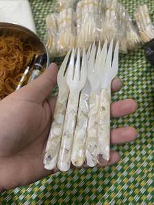 Fourchettes de luxe faites à la main en nacre pour la maison, l'hôtellerie, le café et la restauration – Cuillère de haute qualité en coquillage pour fêtes et mariages - Product Image 2