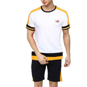 Ensemble T-shirt et short de conception haut de gamme, tissu léger et doux, coupe confortable pour le streetwear - Product Image 1