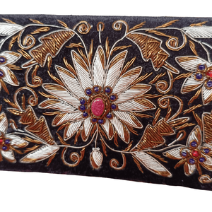 Bolso de Mano de Lujo con Bordado Zardozi, Diseño de Rosas, Patrones Florales Cuadrados y de Corazones, Forro de Satén, Cadena de Perlas y Solapa - Product Image 4