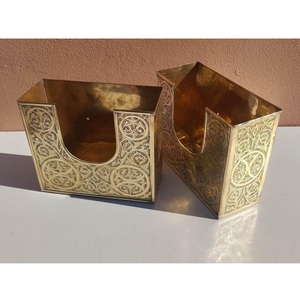 Étui à mouchoirs en laiton fabriqué à la main de conception unique, durable et décoratif pour un usage quotidien, disponible à prix d'exportation depuis l'Inde - Product Image 1