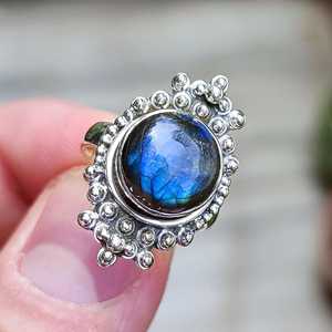 Anillo de Plata de Ley 925 con Labradorita, Joyería Boho Hecha a Mano, Anillo de Promesa con Colgantes y Dijes Finos - Product Image 2