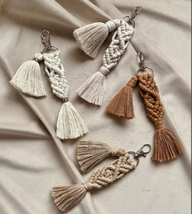 Llavero de Macramé Hecho a Mano de Moda - Product Image 1