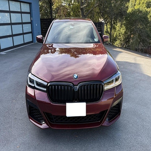 2021 M550i XDRIVE Volante a la Izquierda Asientos de Cuero Techo Solar Faros LED Autonomía de 601-700 km Batería de 90-110 kWh Motor de 150-200 kW - Product Image 1